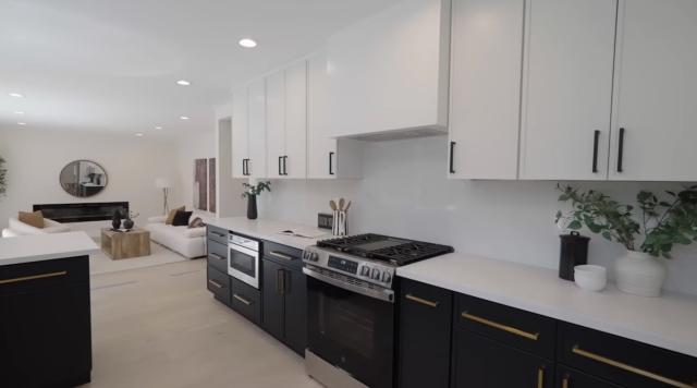 Modern Open-Concept Kitchen Remodeling with Custom Cabinets and Quartz Countertops